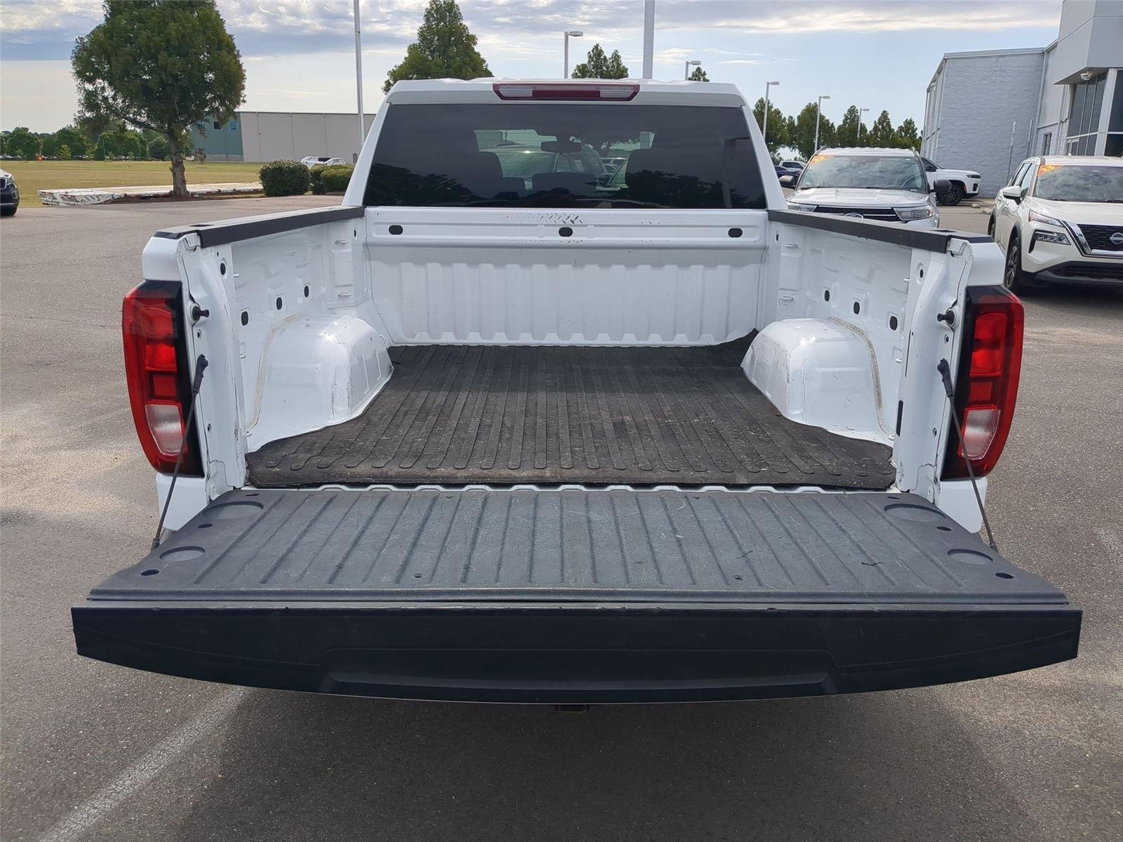 Used 2021 Summit White GMC SLE image 29