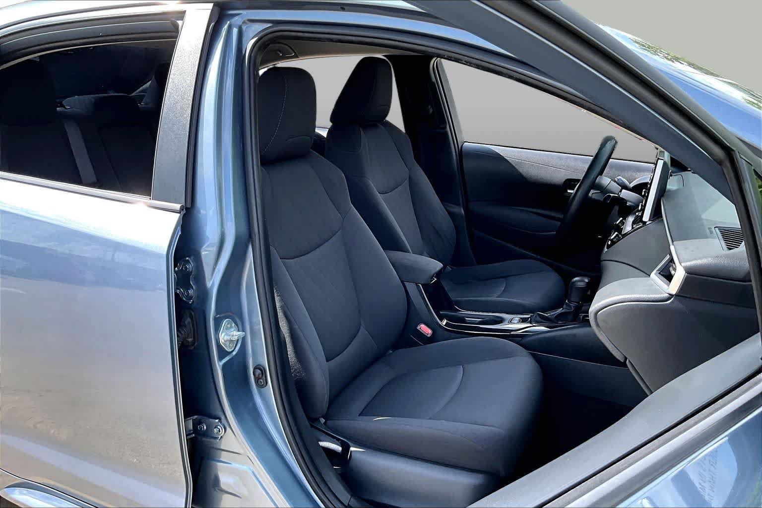 Used 2020 Celestite Toyota LE image 9