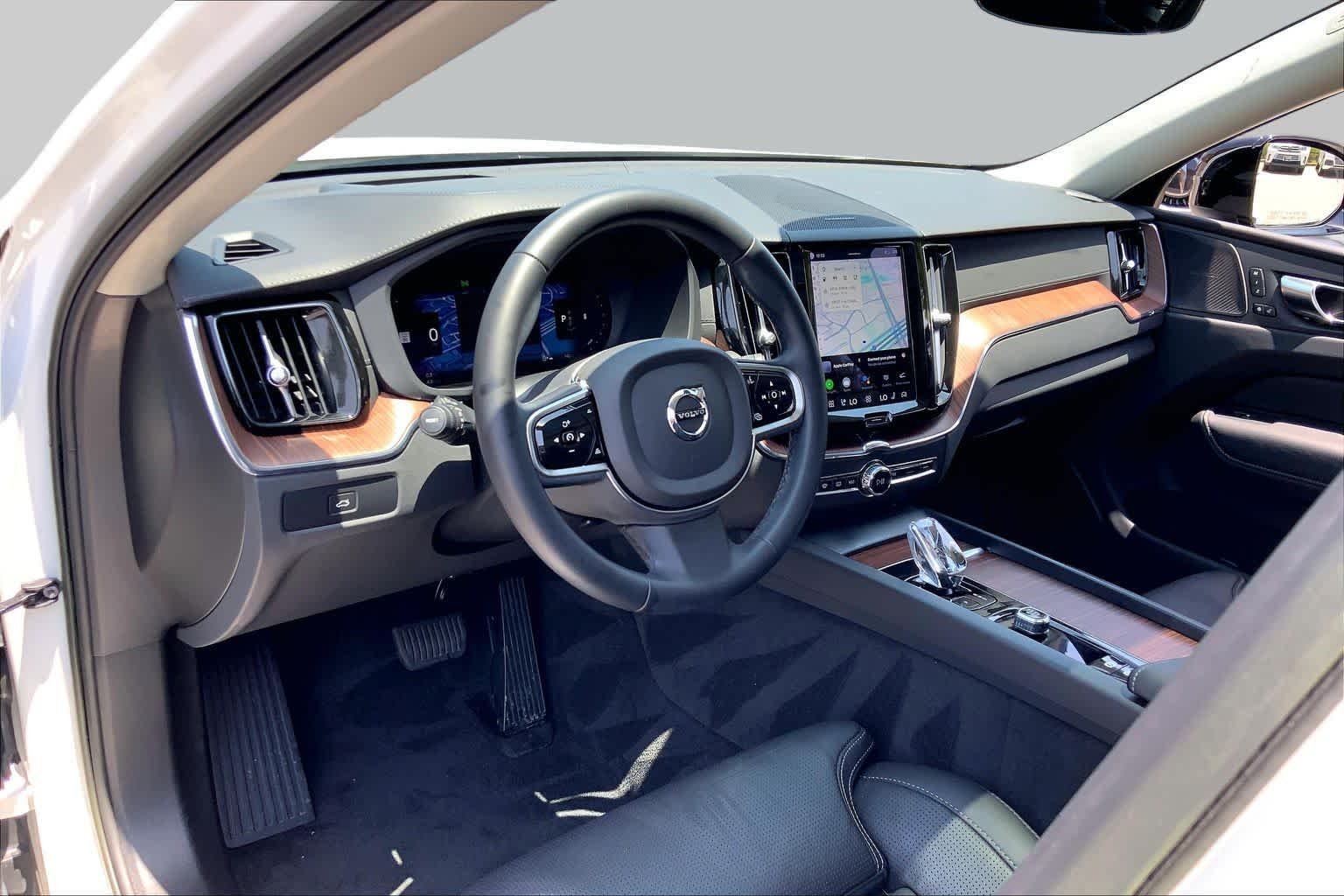 Used 2023 Crystal White Metallic Volvo Ultimate Dark Theme image 18