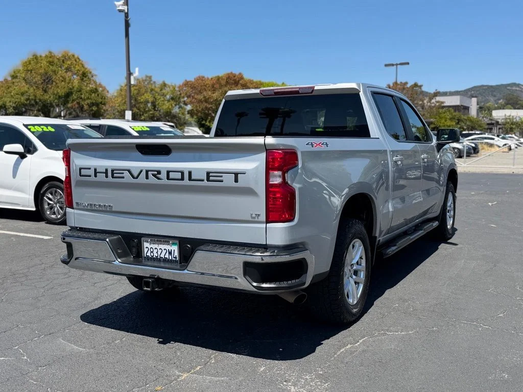 Used 2022 Silver Chevrolet LT image 3