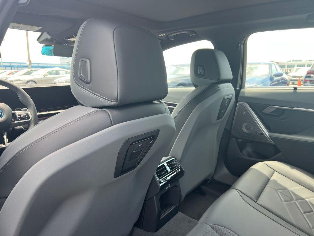 New 2027 Carbon Black Metallic BMW 550e xDrive image 24