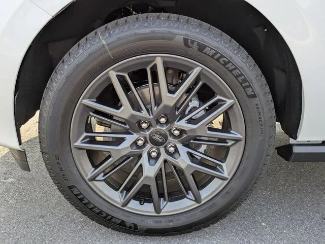 New 2027 Star White Metallic Tri-Coat Ford Platinum image 11