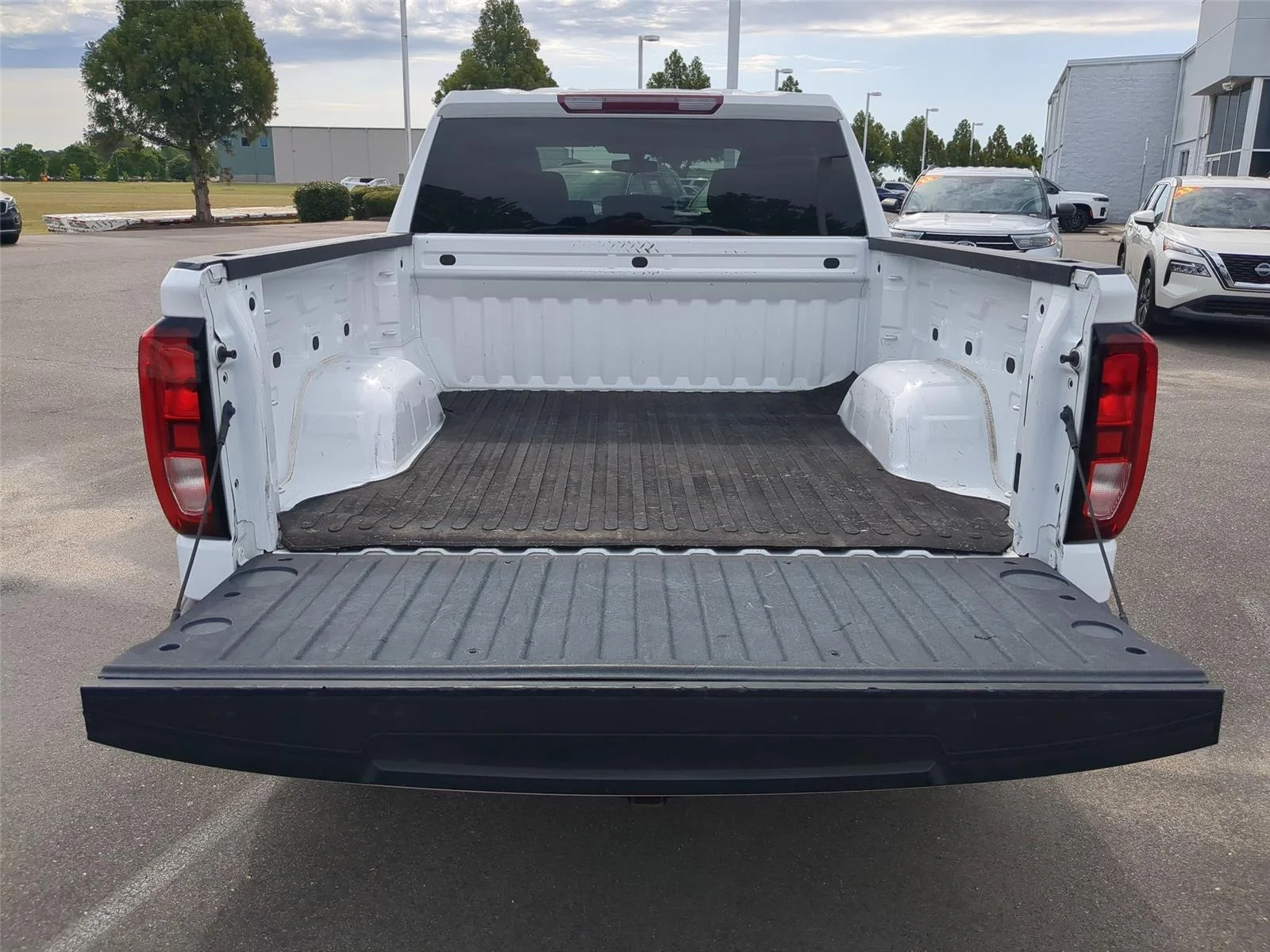 Used 2021 Summit White GMC SLE image 29