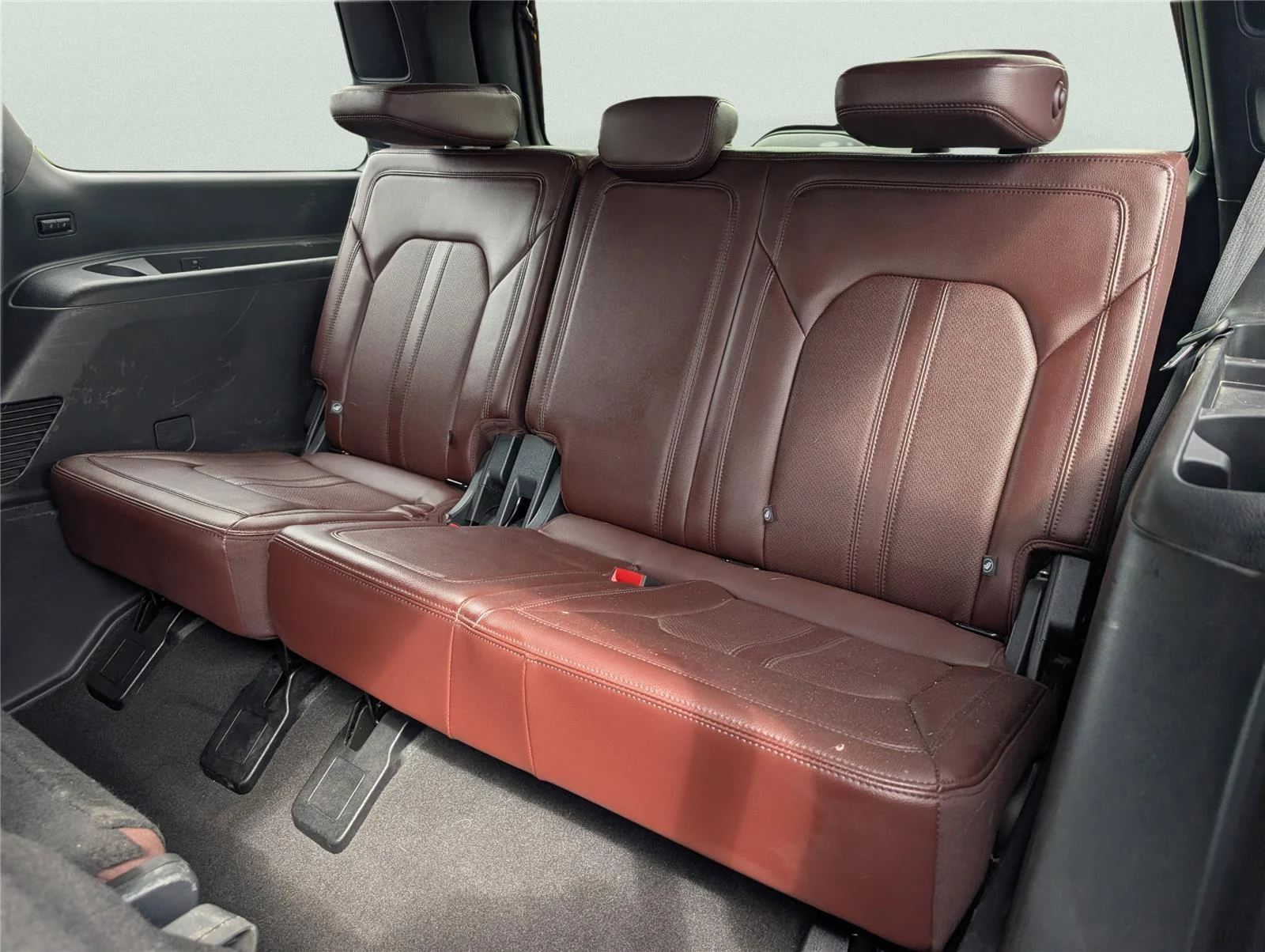 Used 2024 Oxford White Ford Limited image 32