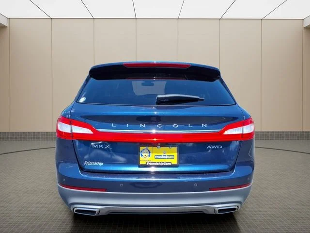 Used 2017 Blue Lincoln Select image 7