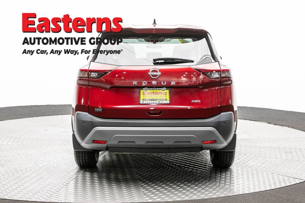 Used 2023 Red Nissan S image 6