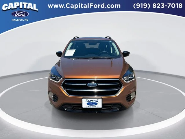 Used 2017 Red Ford SE image 3