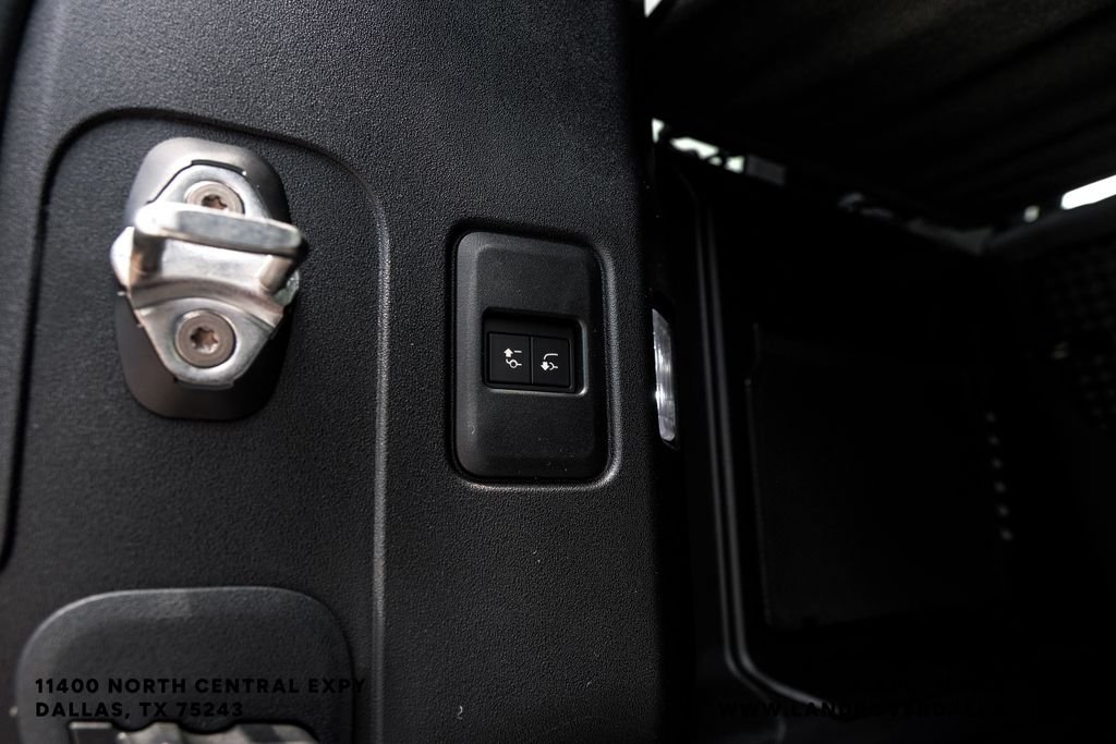 New 2026 Borasco Grey Metallic Land Rover X-Dynamic SE image 48