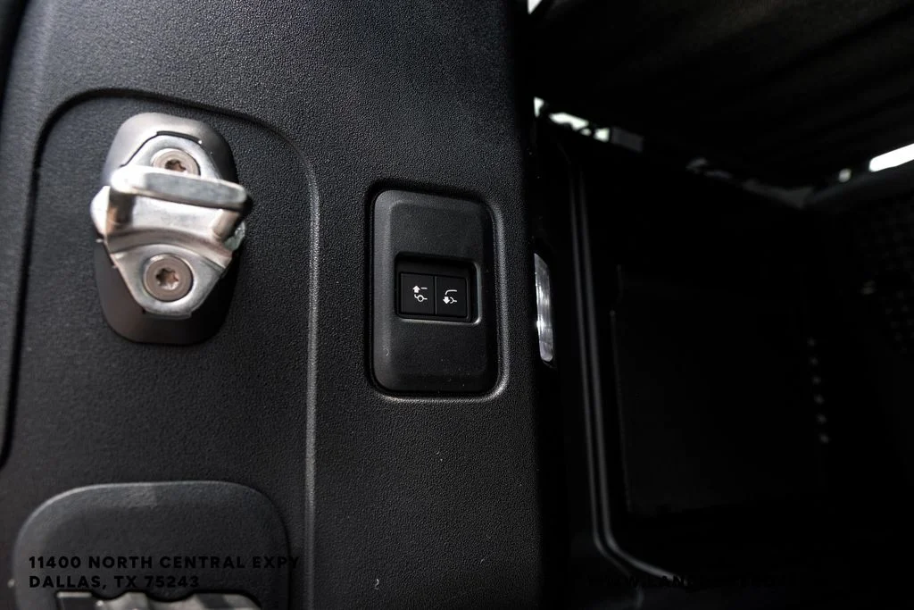 New 2026 Borasco Grey Metallic Land Rover X-Dynamic SE image 48