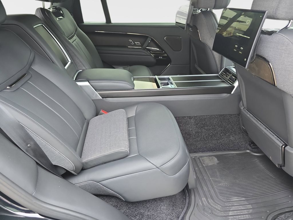 2025 Land Rover Range Rover SV - Photo 11