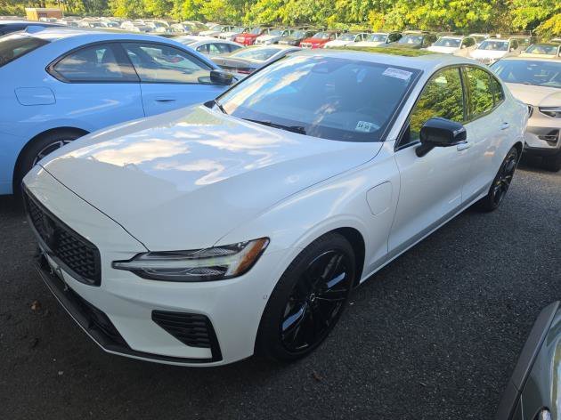 Certified Used 2025 Crystal White Pearl Volvo T8 Ultra Black Edition image 2