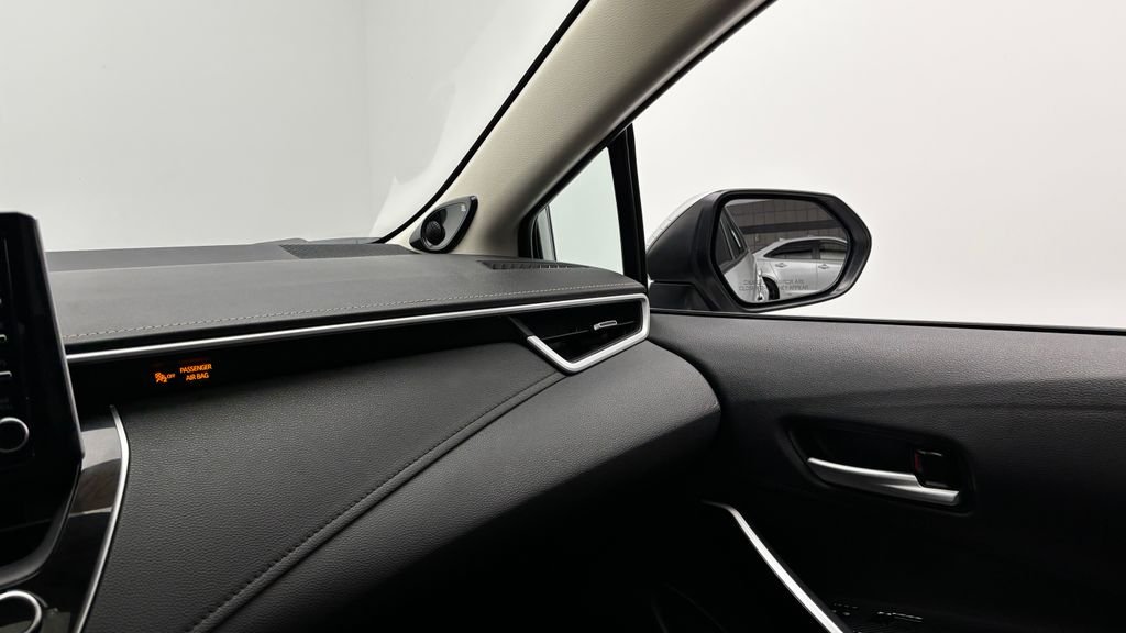 Used 2020 Silver Toyota XLE image 27