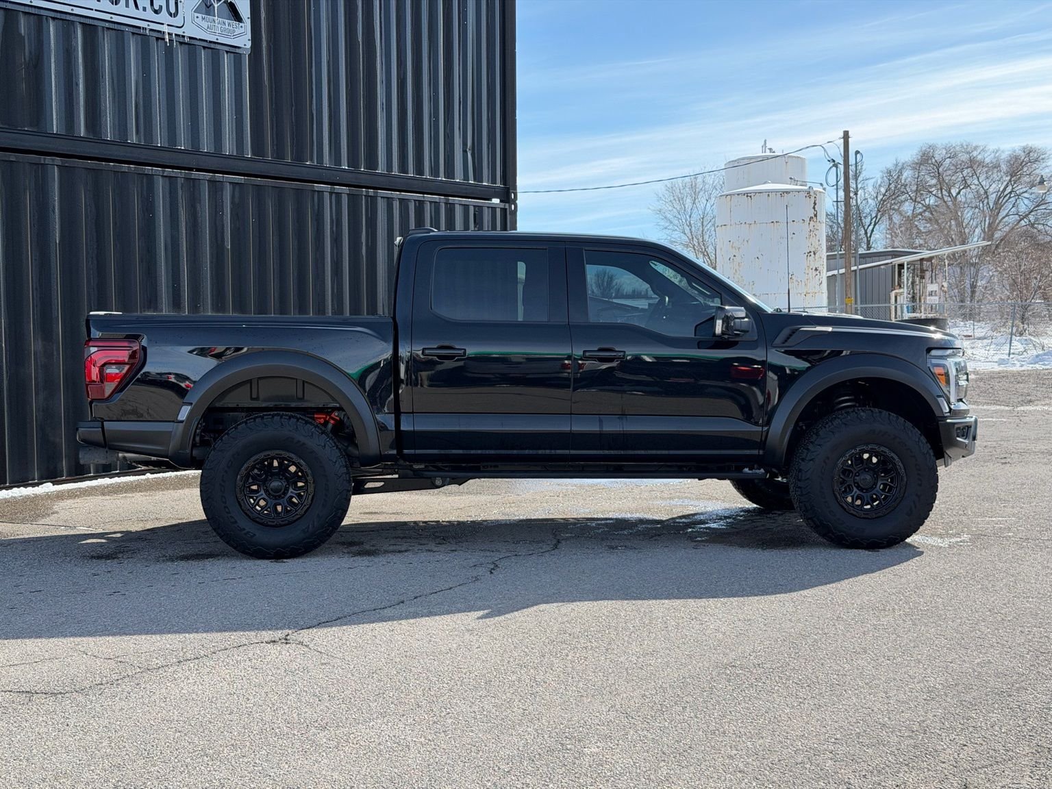 View vehicle photo 5