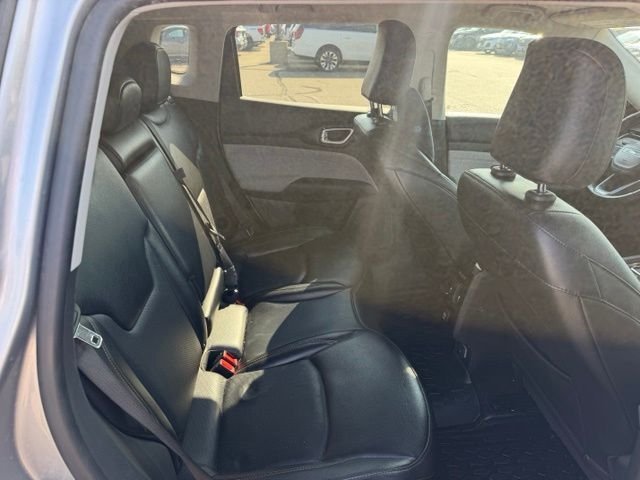 Used 2022 Silver Jeep Latitude Lux image 13
