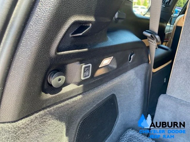 Used 2025 Gray Jeep Summit image 10