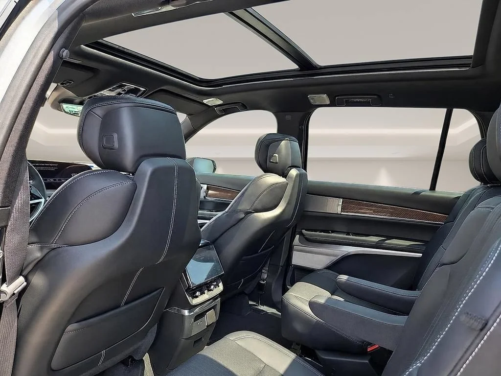 2027 Cadillac VISTIQ Sport - Photo 12