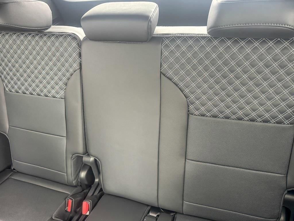 2026 GMC ACADIA - Image 13