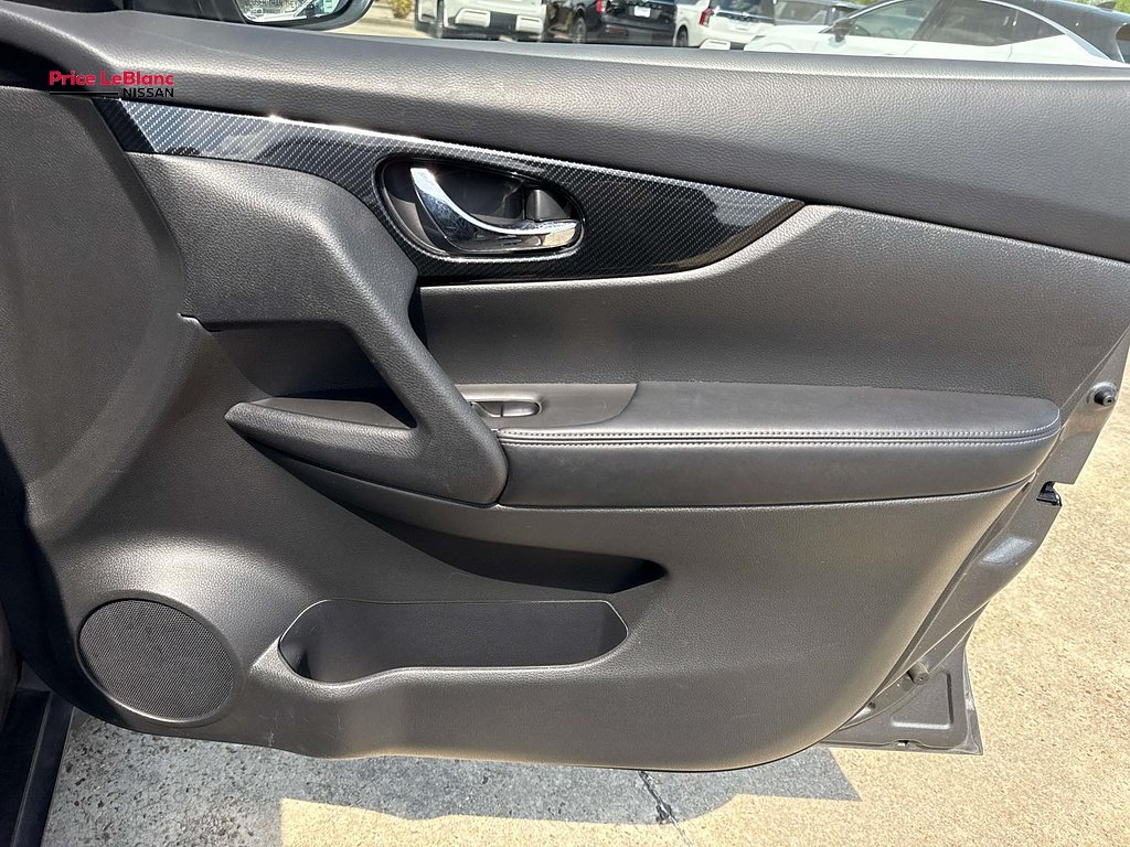 Used 2019 Gun Metallic Nissan SL image 14