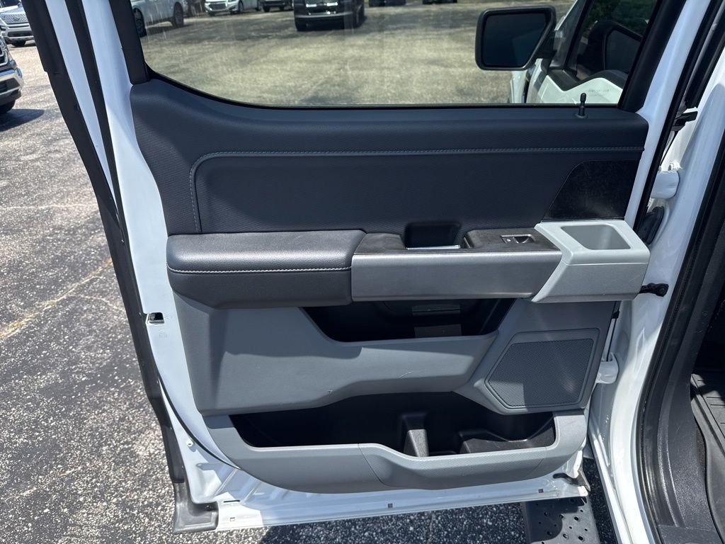 Used 2022 White Ford XLT image 26