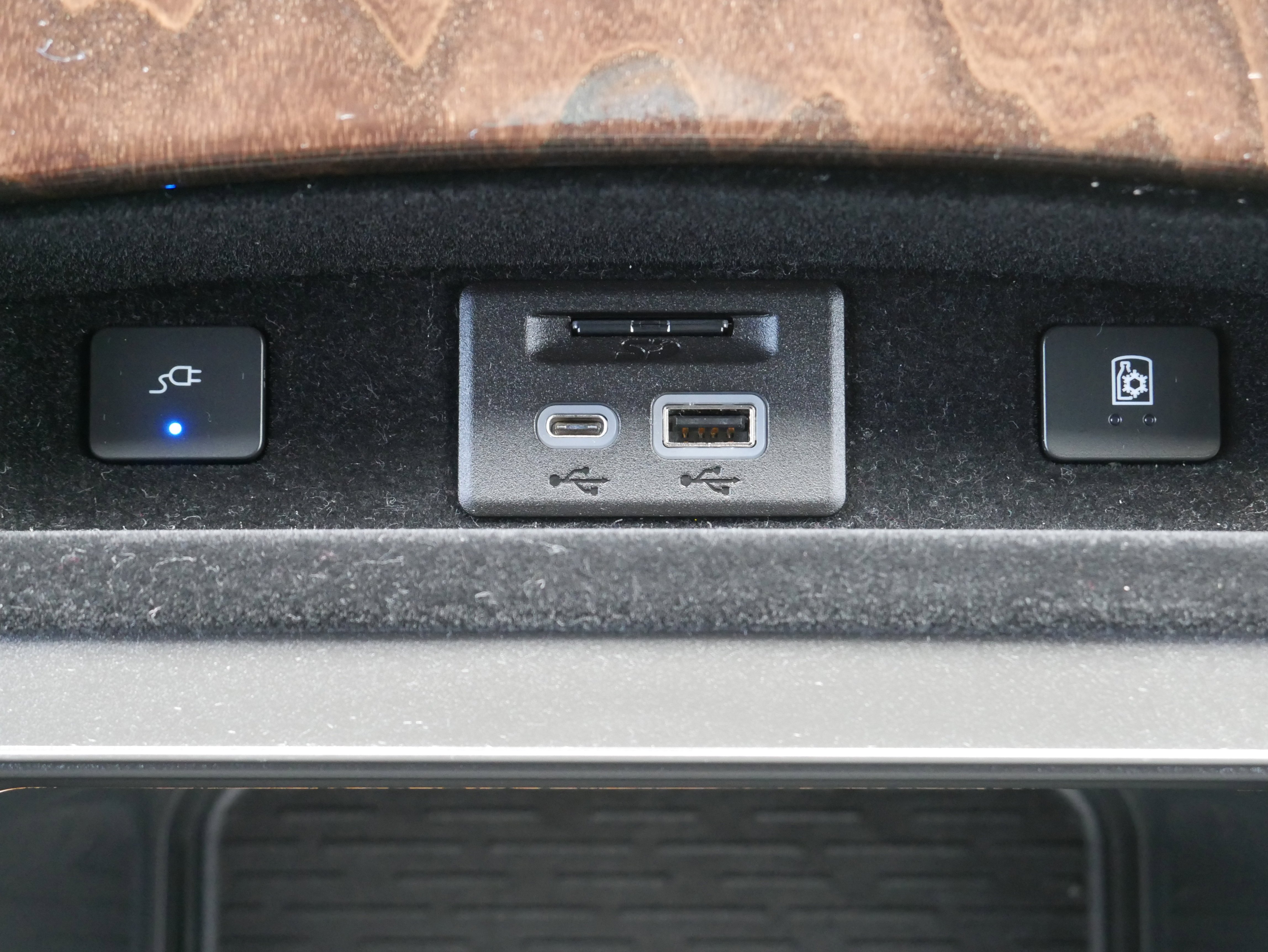 Used 2021 Black Raven Cadillac Premium Luxury Platinum image 32