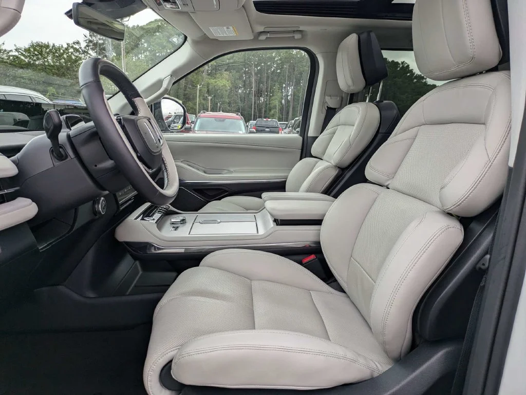 Used 2026 Pristine White Lincoln Reserve image 15