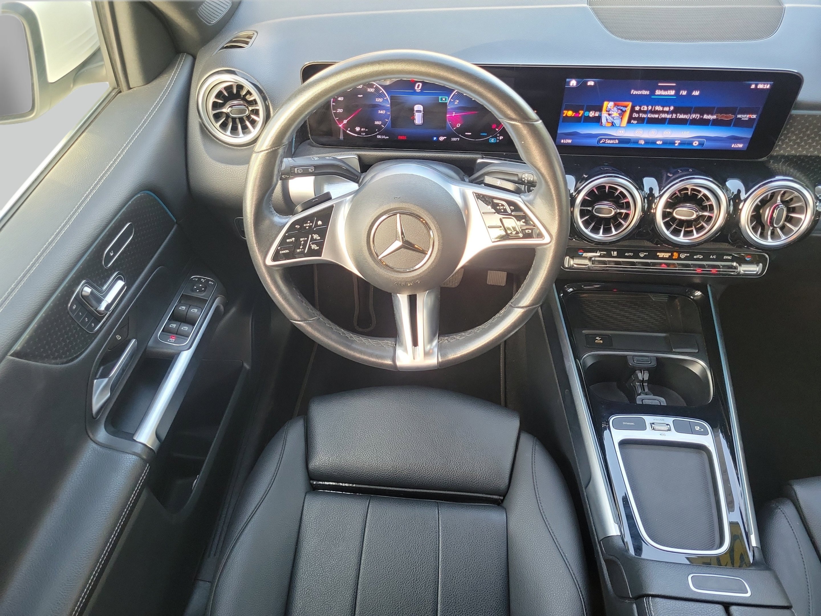 Used 2025 Polar White Mercedes-Benz GLB 250 image 13