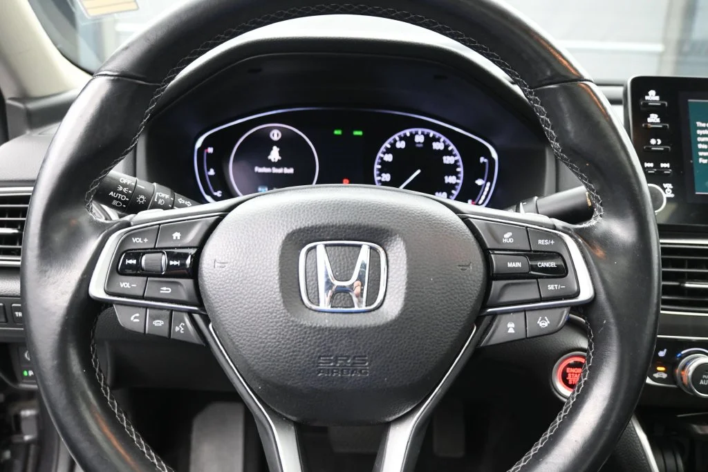 Used 2018 Modern Steel Metallic Honda Touring image 32
