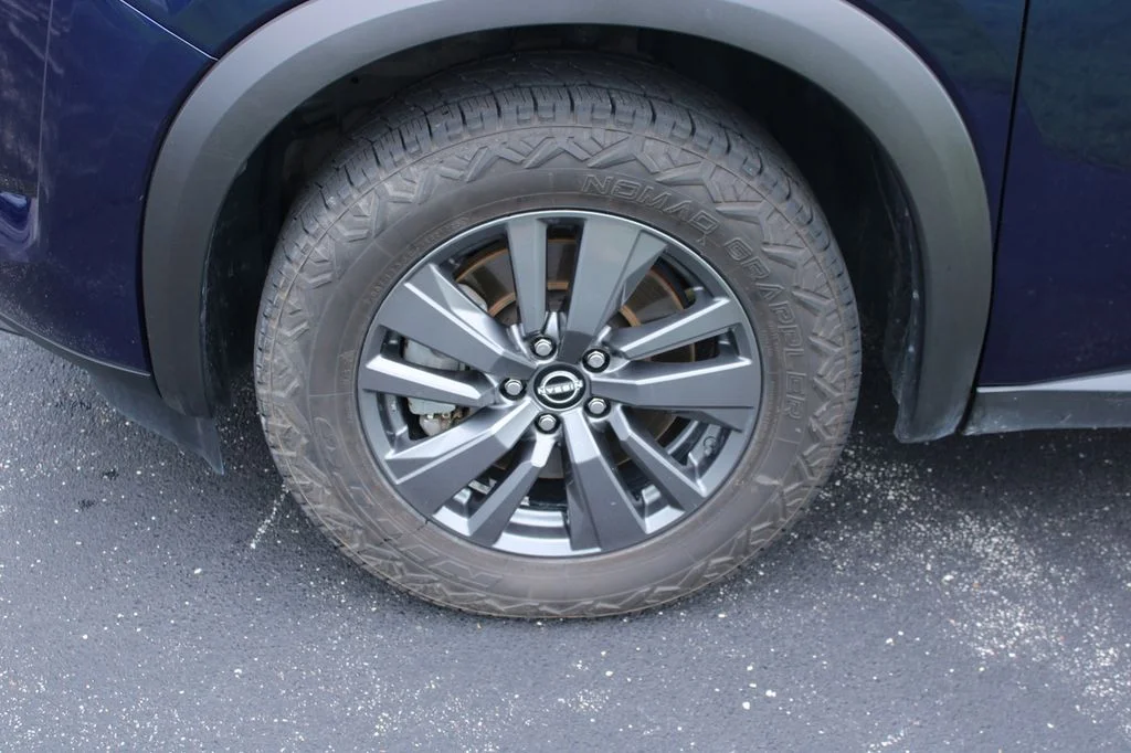 Used 2022 Deep Ocean Blue Nissan SV image 5
