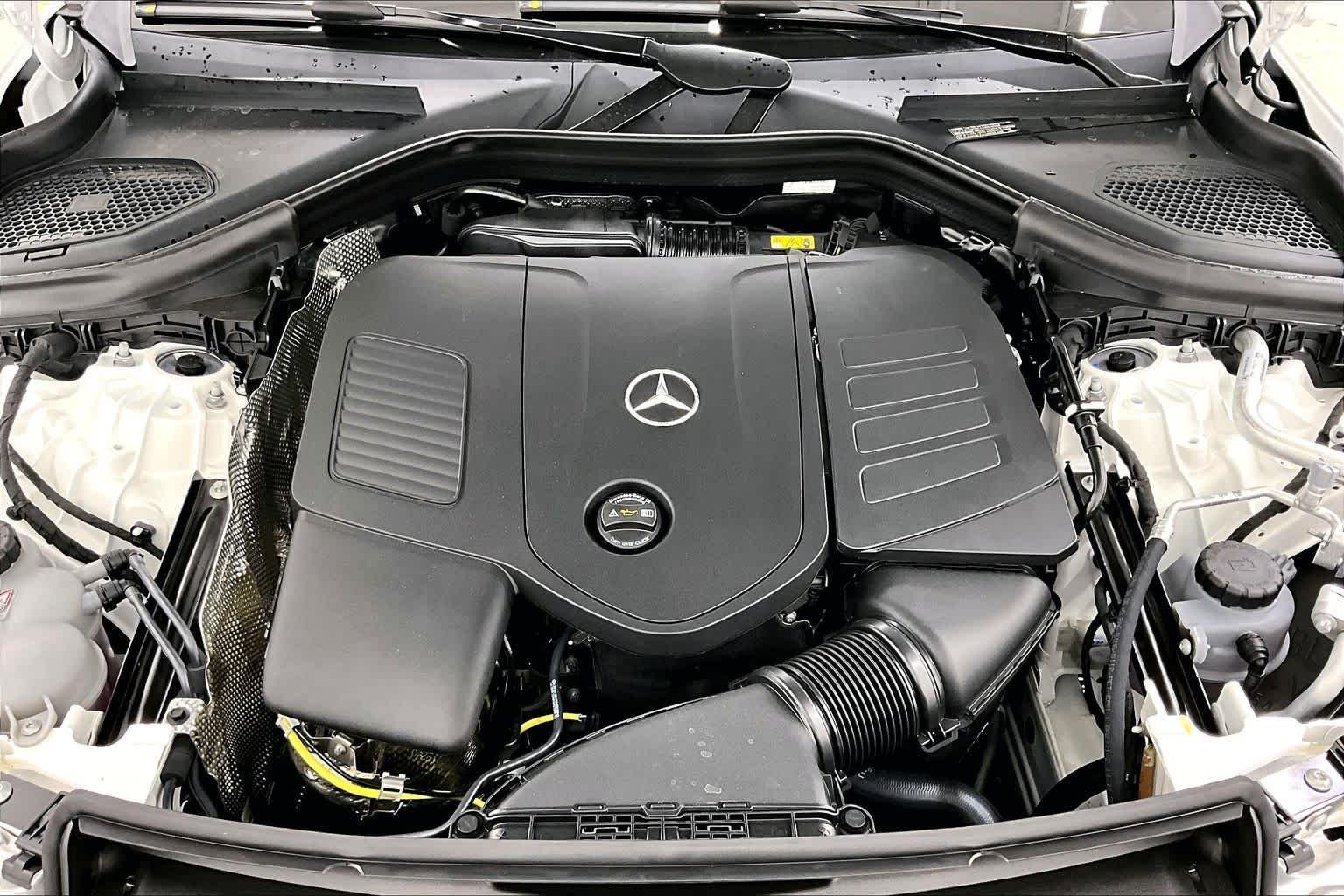 New 2026 Polar White Mercedes-Benz GLC 300 image 16