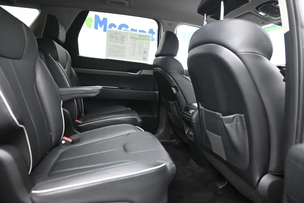 Used 2025 White Hyundai SEL image 10