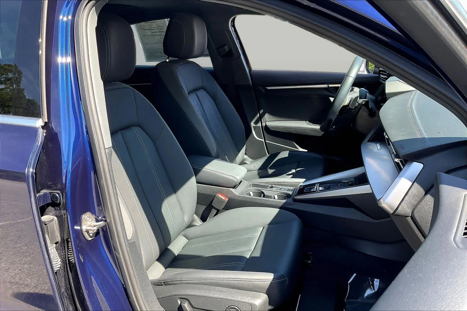 Used 2023 Navarra Blue Metallic Audi Premium image 17