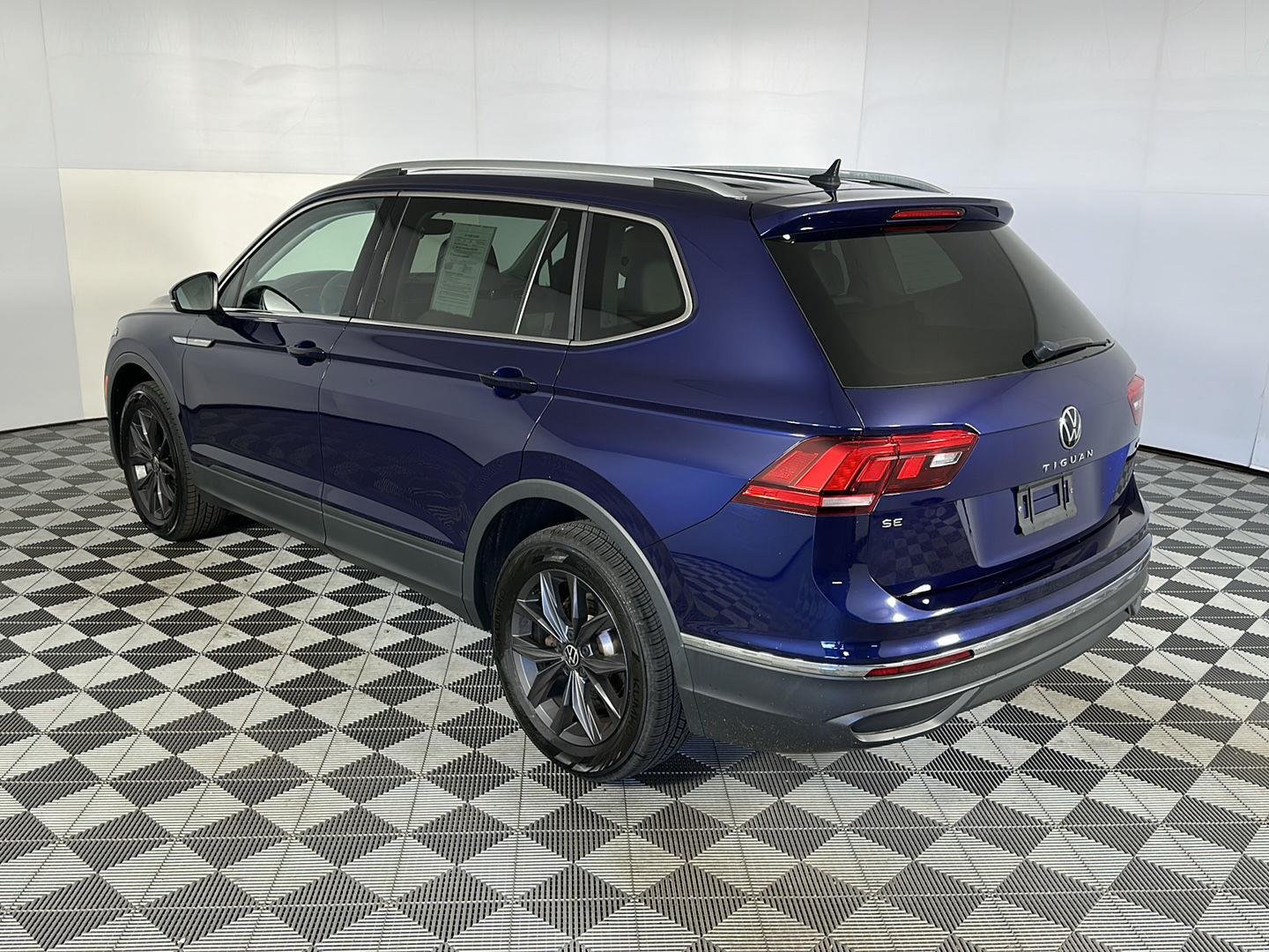 Used 2022 Atlantic Blue Metallic Volkswagen SE image 12