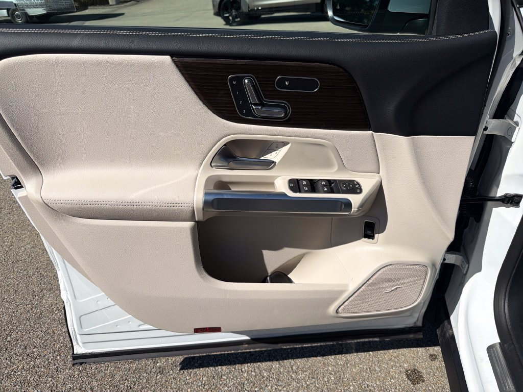 New 2026 Polar White Mercedes-Benz GLB 250 image 17