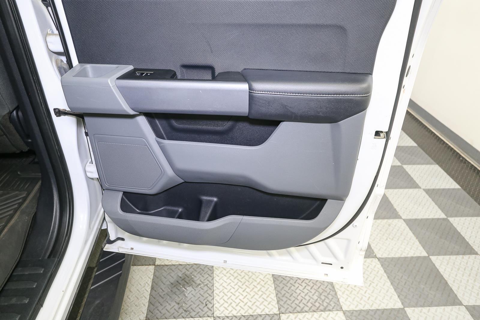 Used 2023 Oxford White FORD XL image 19