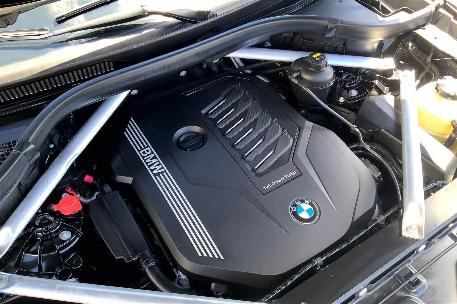 Used 2019 Black Sapphire Metallic BMW xDrive40i image 31
