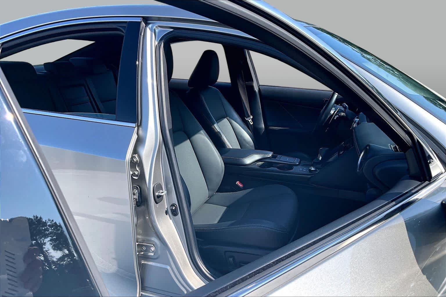 Used 2021 Atomic Silver Lexus  image 16