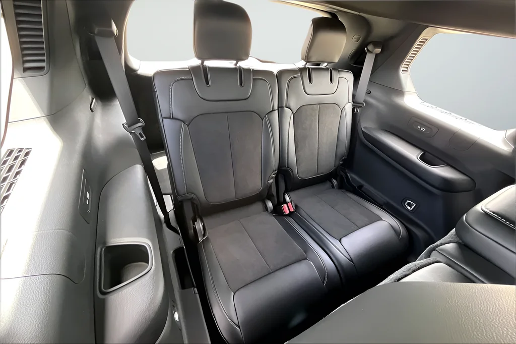 New 2026 Diamond Black Crystal Pearlcoat Jeep Altitude image 24