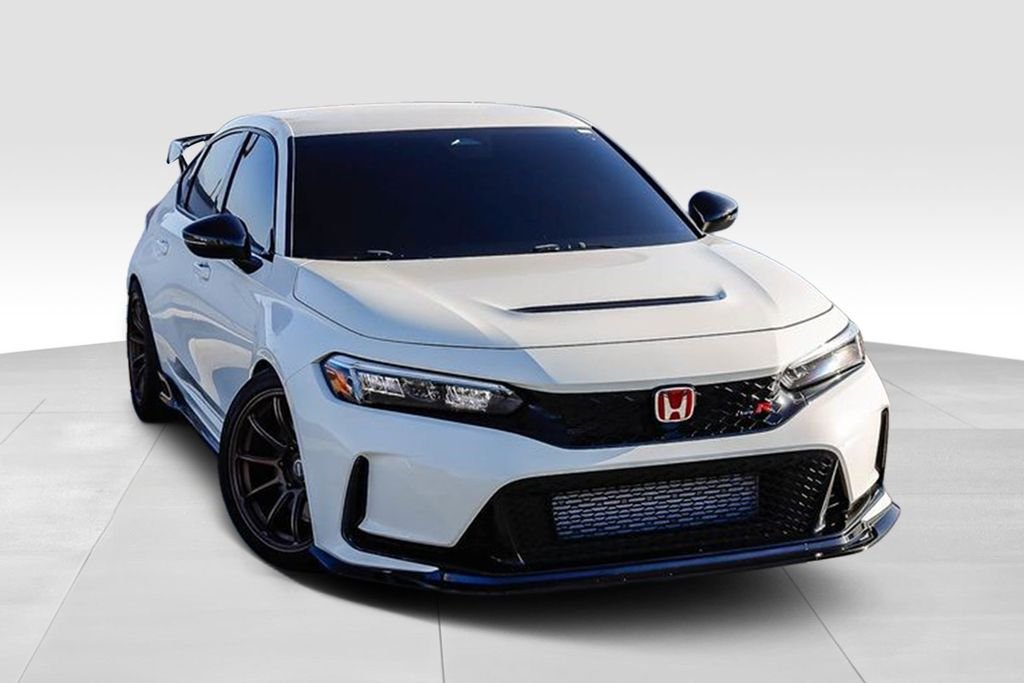Used 2025 Championship White Honda  image 2
