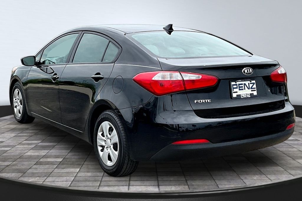 Used 2015 Black Kia LX image 4