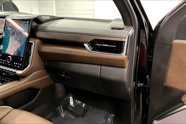 2025 GMC Yukon XL Denali Ultimate - Photo 19