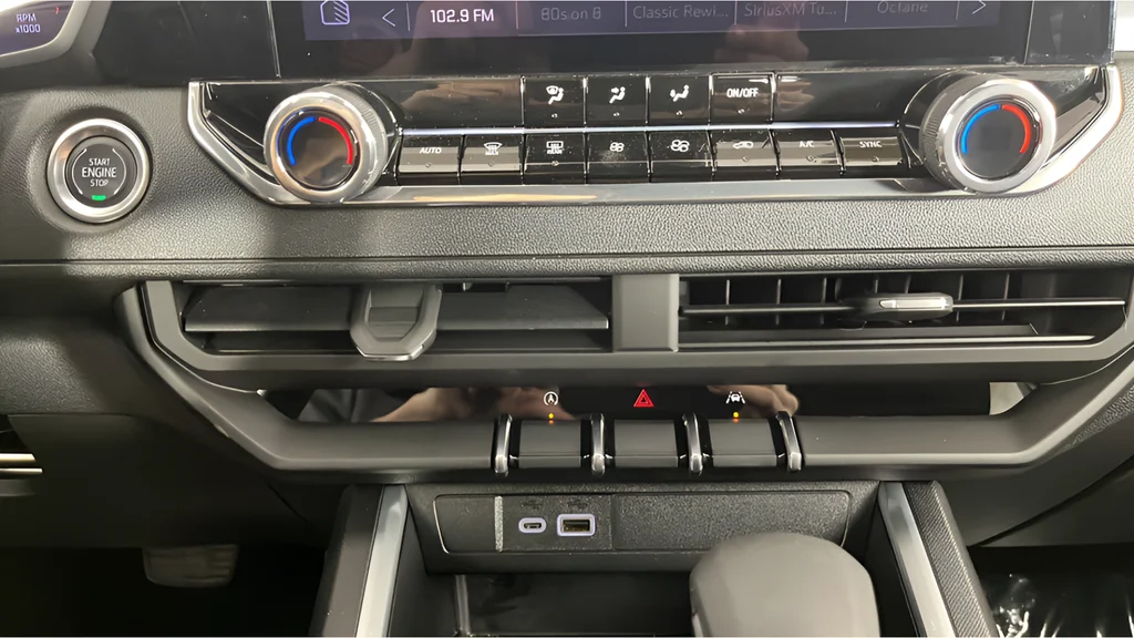 Used 2025 Gray Chevrolet Trail Boss image 33