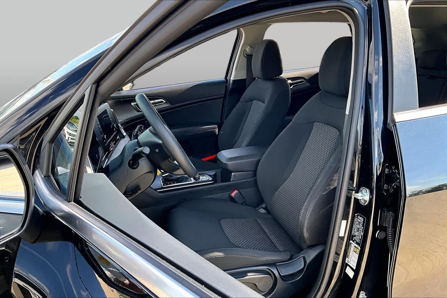 Used 2024 Fusion Black Kia LX image 8