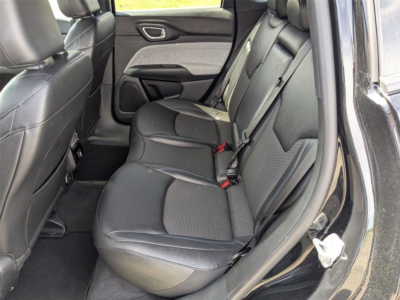 Used 2024 Diamond Black Crystal Pearlcoat Jeep Latitude image 26