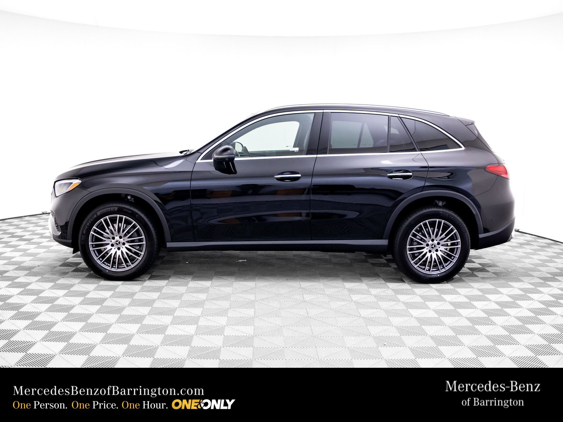 New 2026 Black Mercedes-Benz GLC 300 image 2