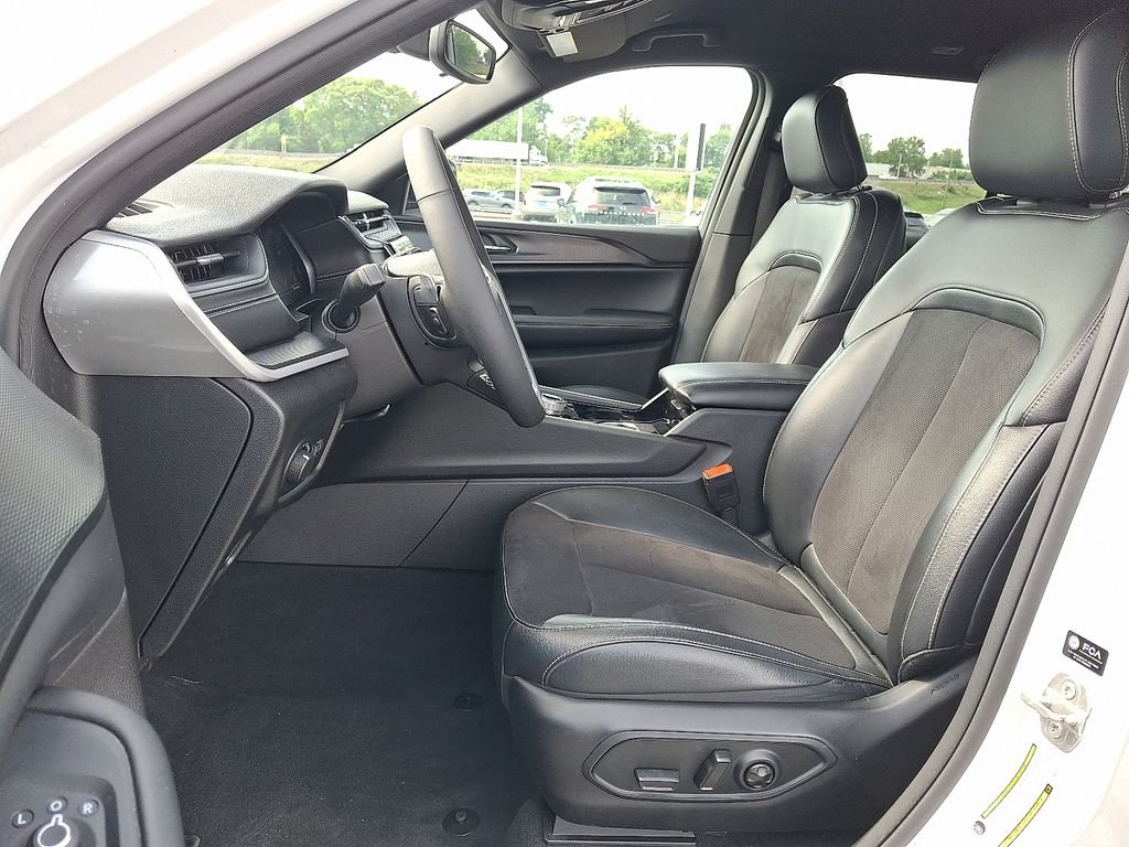 Used 2023 White Jeep Altitude X image 14