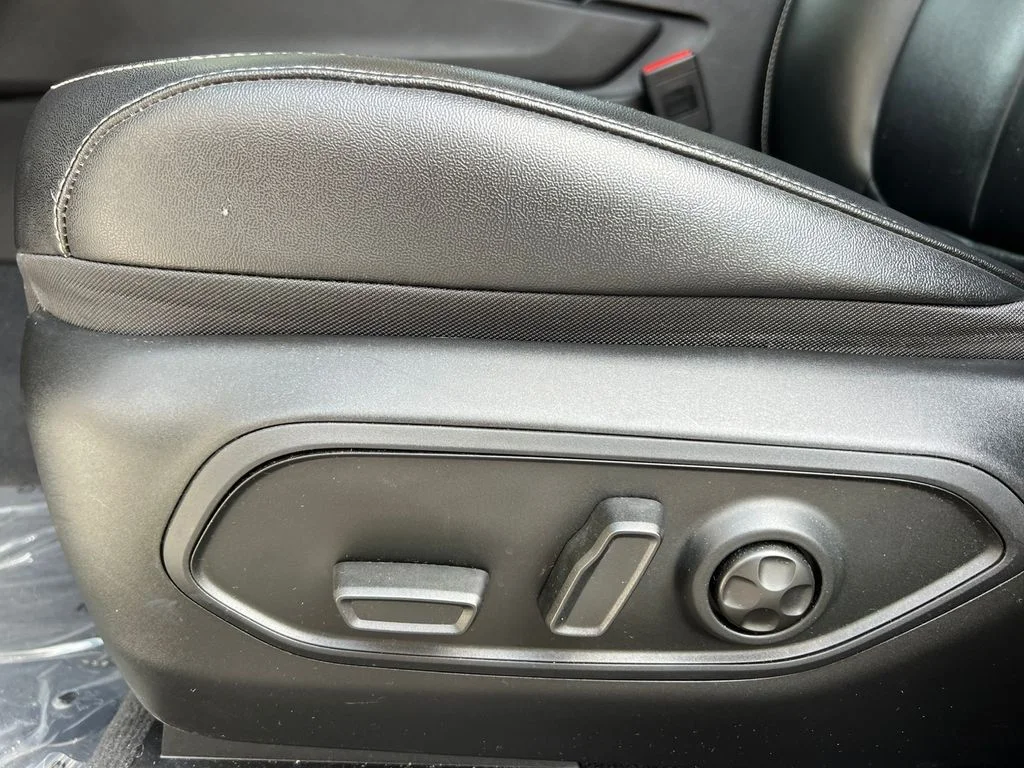 Used 2023 White Jeep Limited image 11