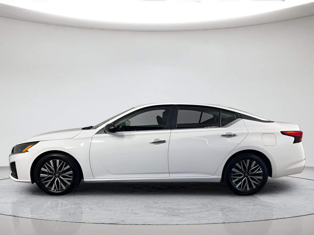 Used 2025 Glacier White Nissan 2.5 SV image 8