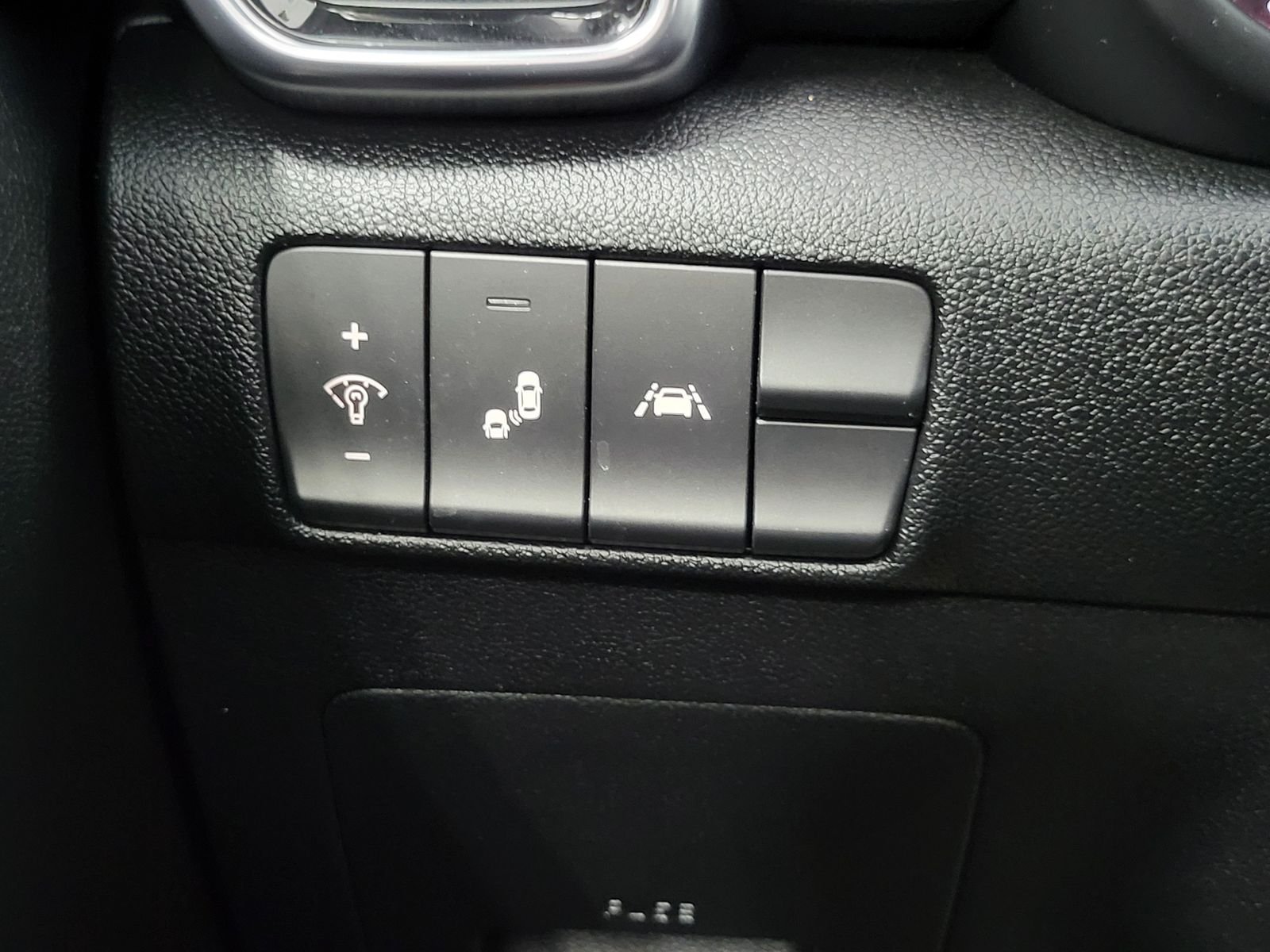 Used 2021 White Kia S image 15