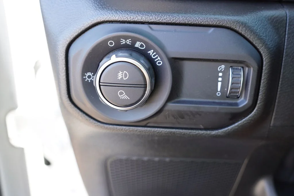 Used 2023 White Jeep Willys image 22