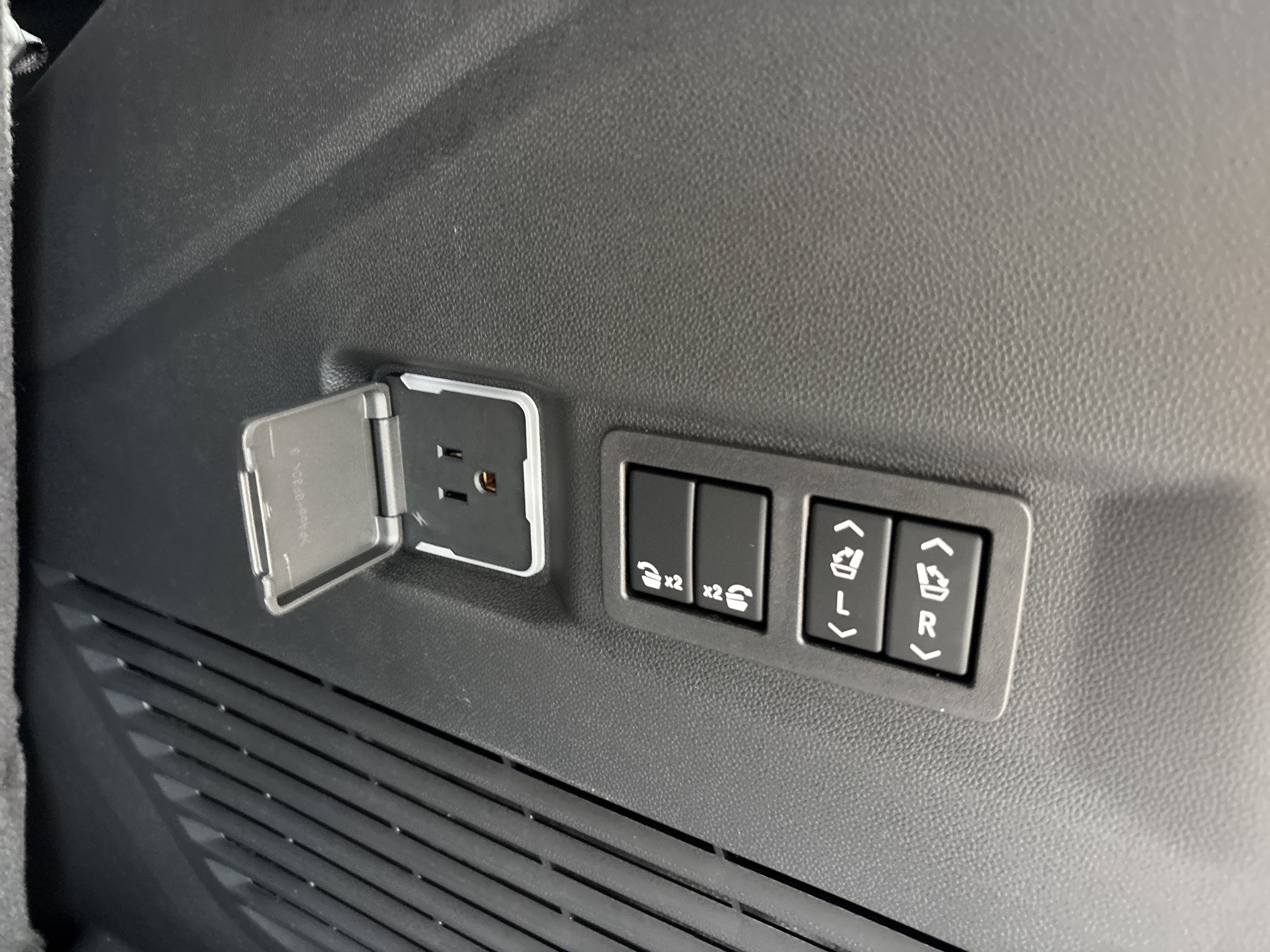2026 Chevrolet Tahoe Premier - Photo 7
